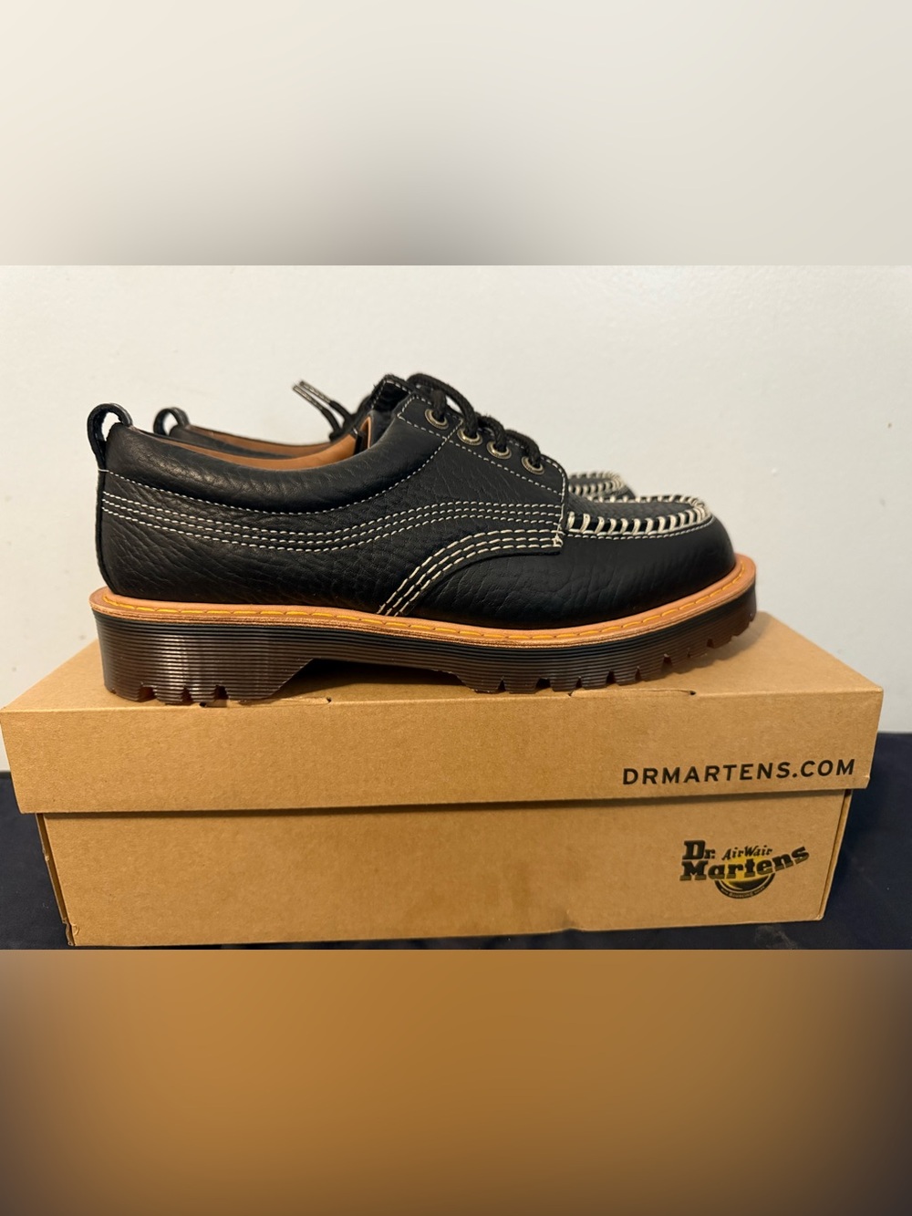 Dr. Martens Lowell Wild Grain Leather Moc Toe Iconic Shoes Black /Brown Sz 9